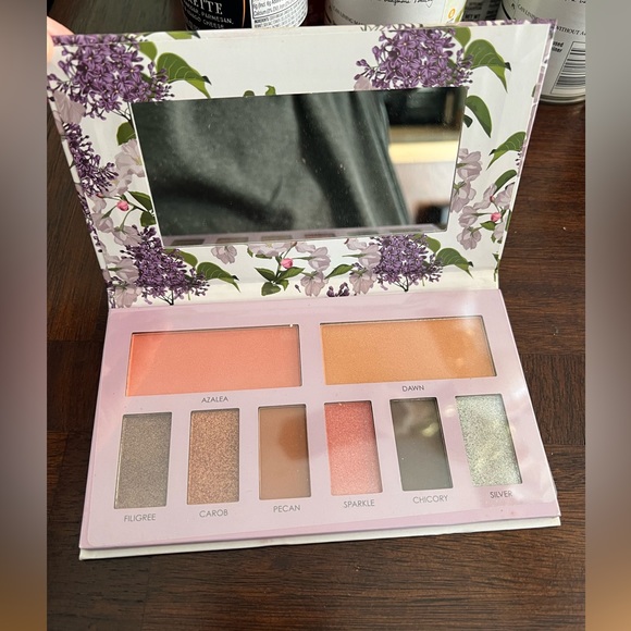Sakura + Sage - Vegan Eyeshadow & Blush Palette - Picture 5 of 6